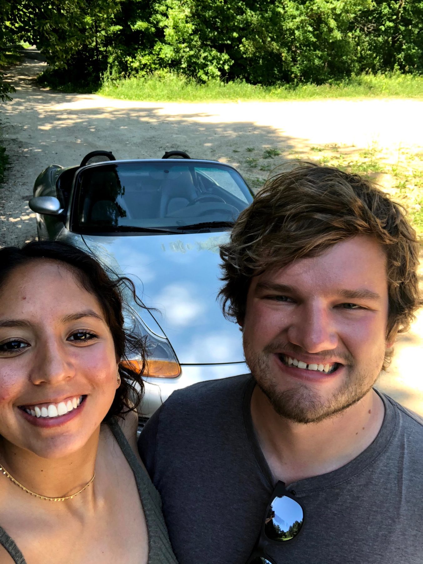 Paula and Felix taking a selfie by their car